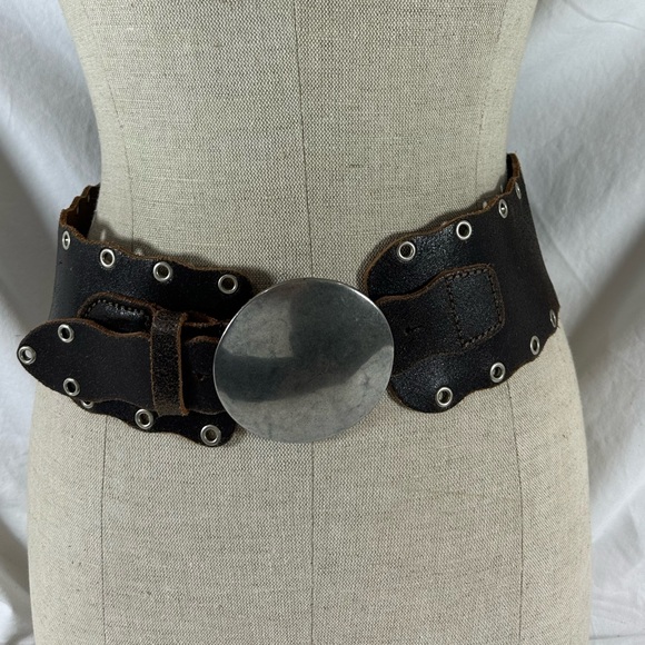 Genuine vintage ladies BANANA REPUBLIC brown leather belt small - Picture 10 of 10